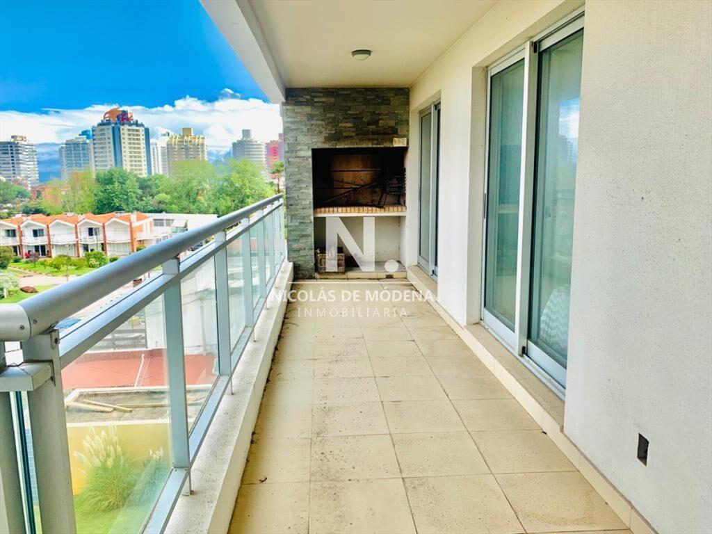 apartamento en zona de Aidy Grill, con parrillero propio