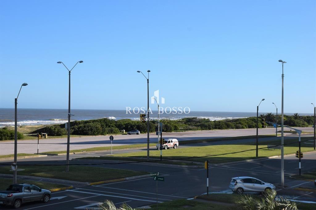 Apartamento en Brava, 3 dormitorios *