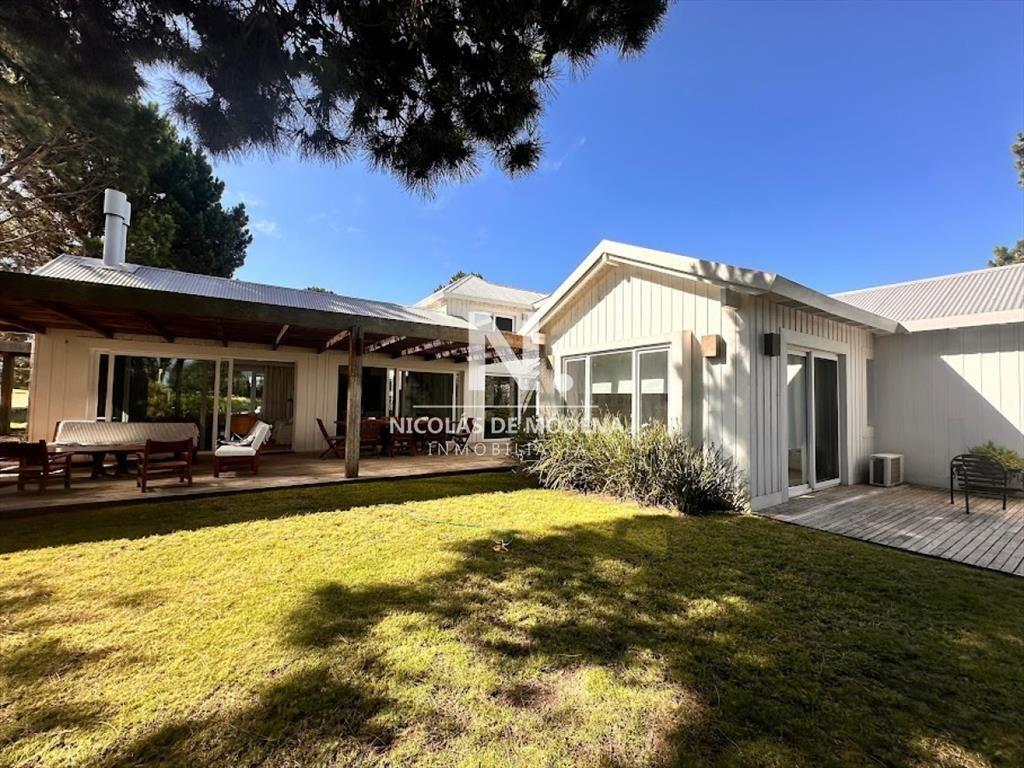 En venta casa de 4 Suites en Pinar del Faro,