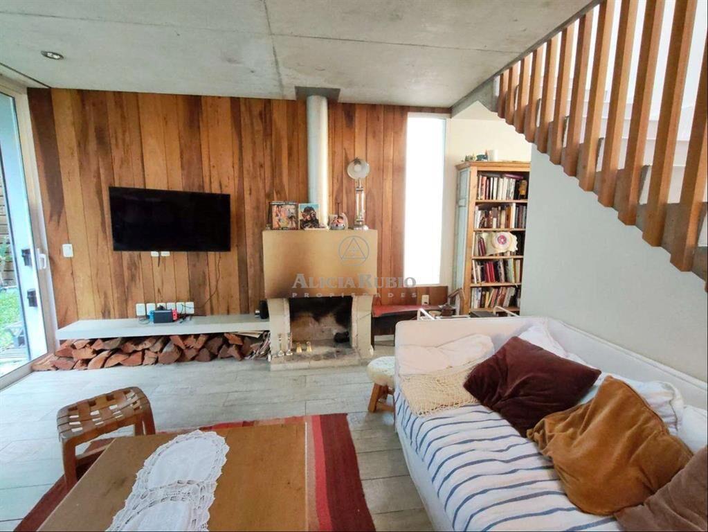 LA GACETA CASI MUÑOZ. CASA NUEVA 2014. 4 DORM + 3 BAÑOS....