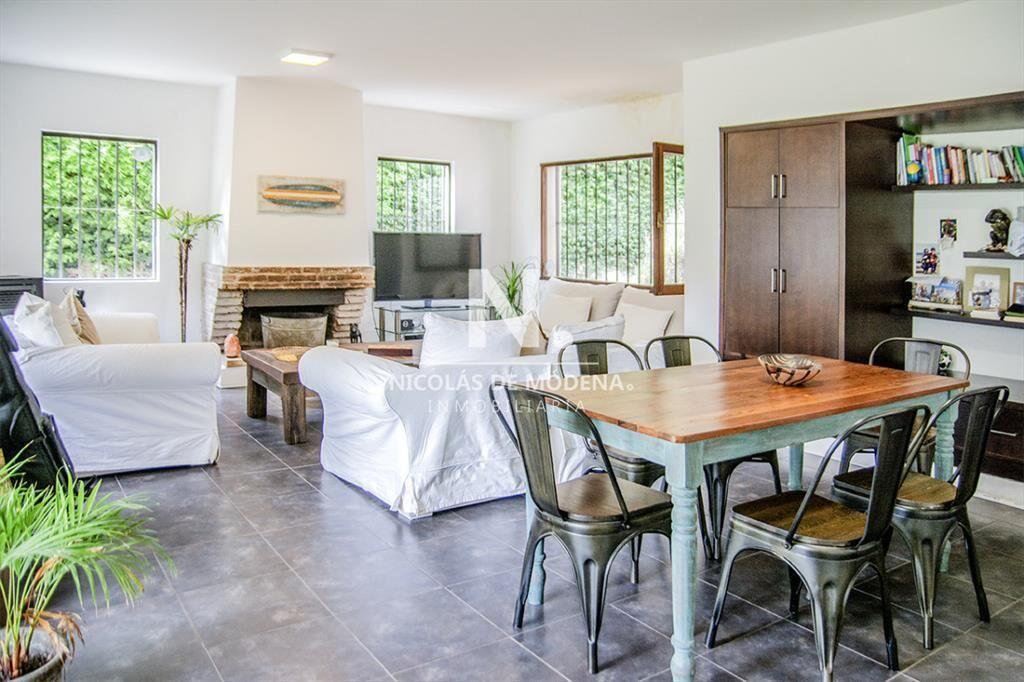 Excelente chalet de 5 dormitorios en venta a pasos de Playa
