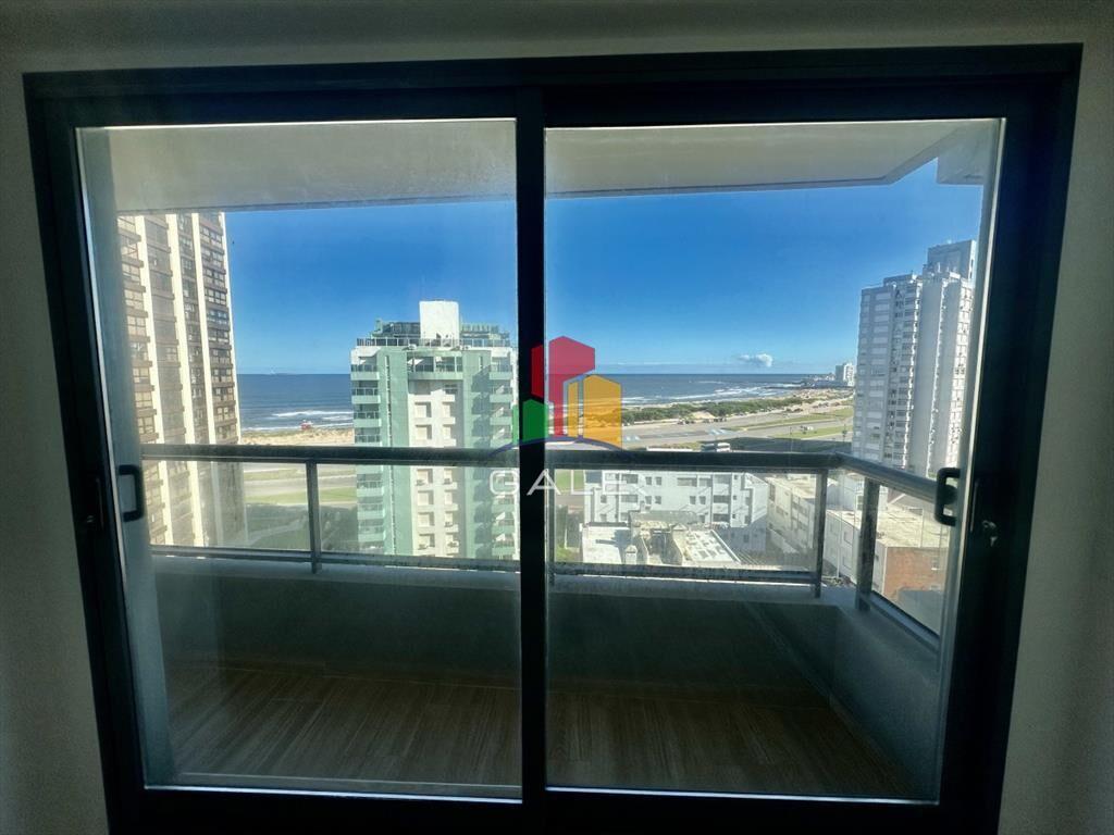 Excelente apartamento en playa brava