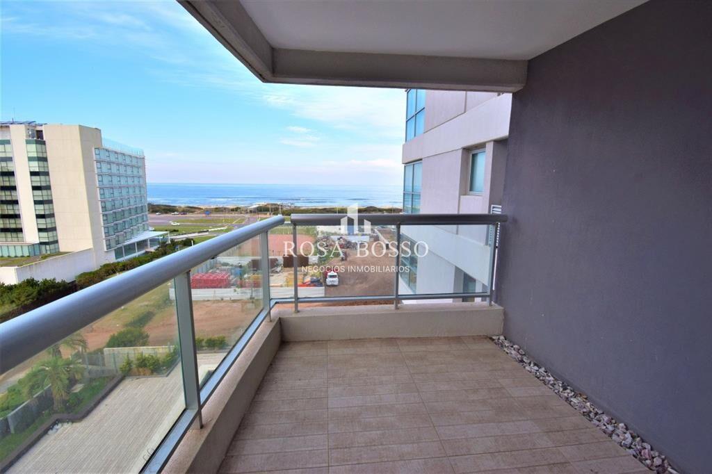 Excelente apartamento ubicado sobre la Brava!