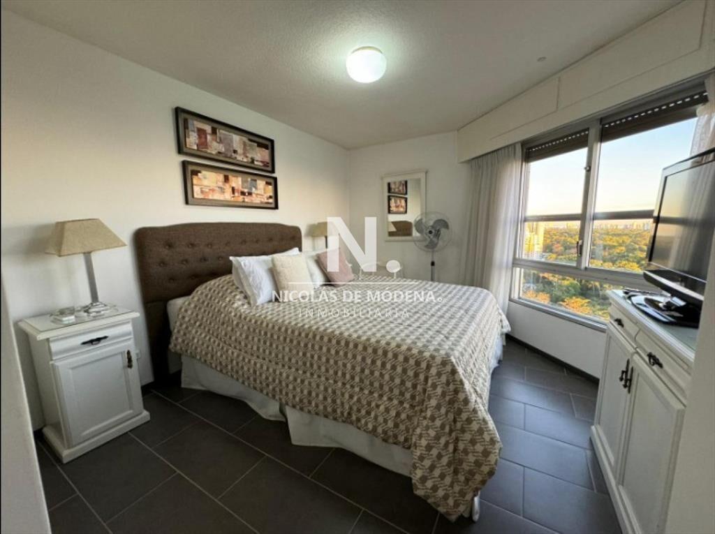 Oportunidad. Apartamento de 3 dormitorios , con ,