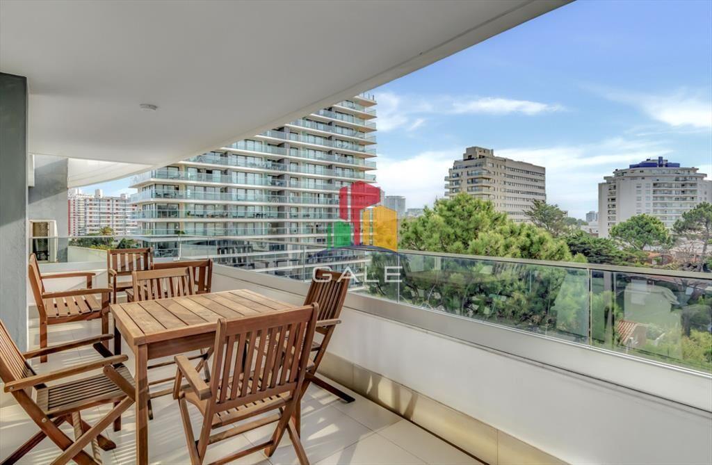 APARTAMENTO EN PUNTA DEL ESTE
