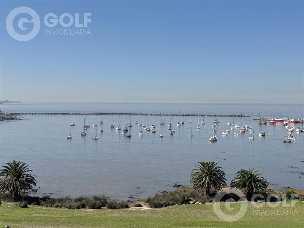 Venta apartamento de 3 dormitorios con vista al Puertito De