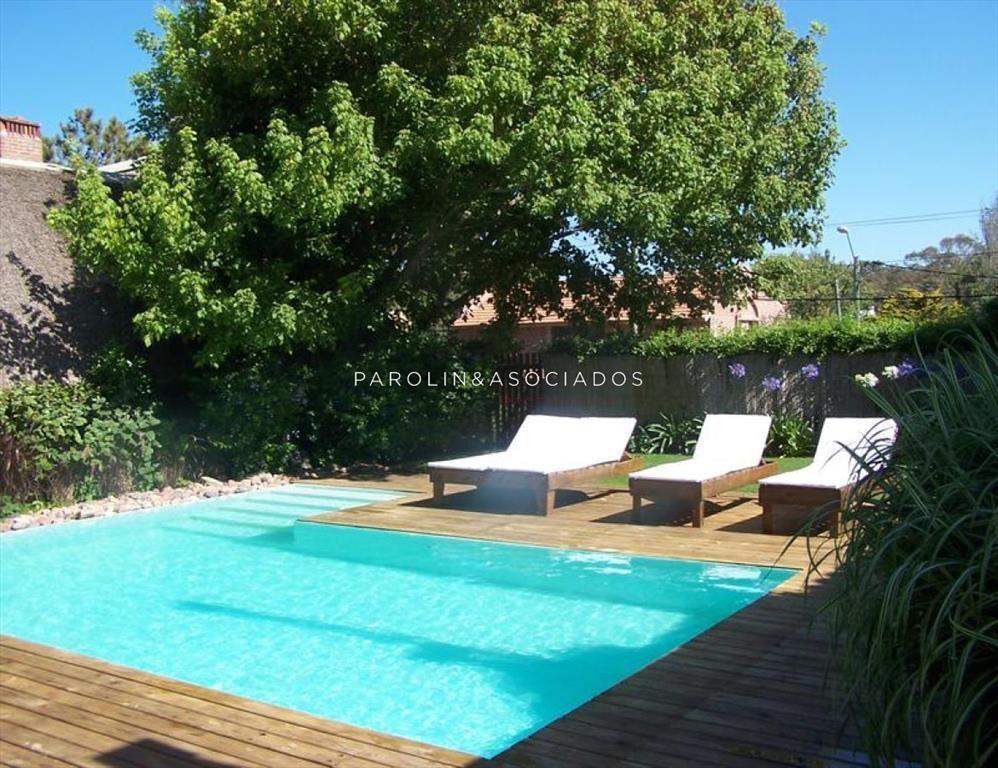 Casa de 4 dormitorios con piscina en La Barra, Punta del Es