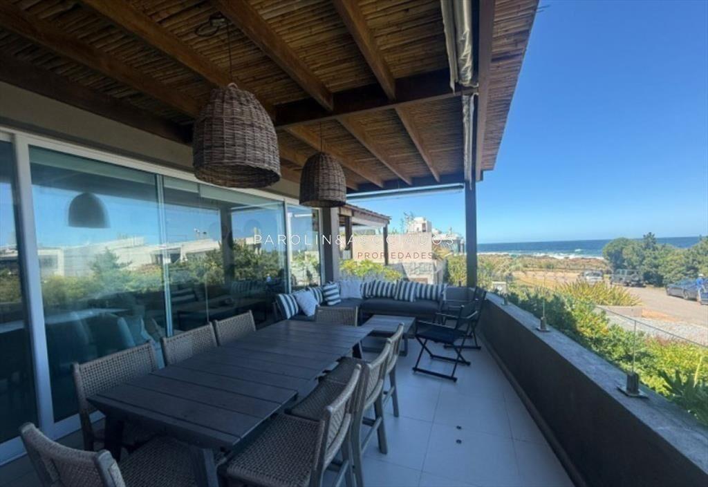 Departamento  en Venta de 3 Dormitorios de la al