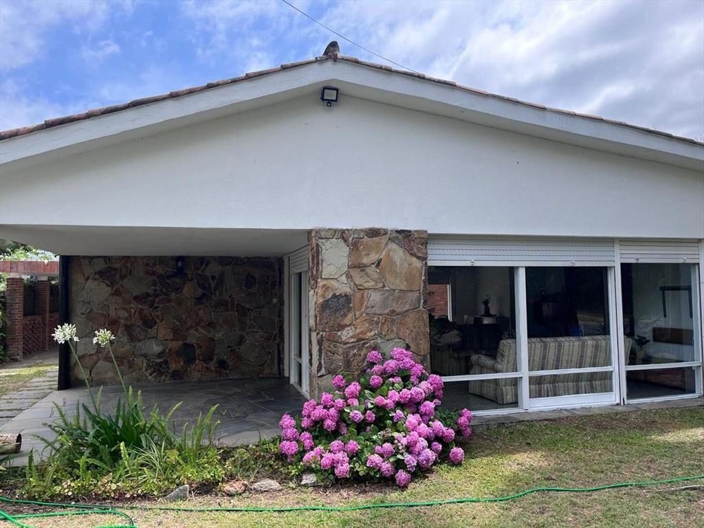 CHALET EN CANTEGRIL DE 4 AMB. MAS DEPENDENCIA