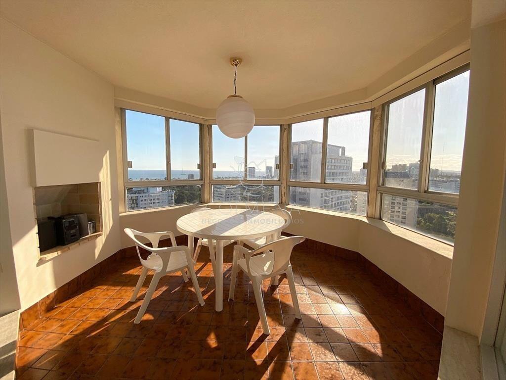 TRES DORMITORIOS Y SERVICIO