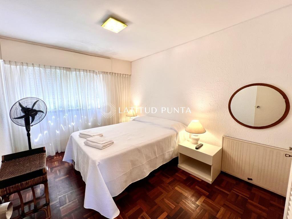 Apartamento 2 dormitorios mas dependencia. Mansa