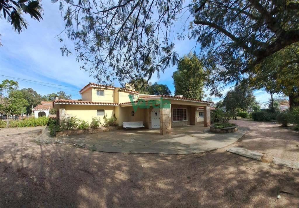 Casa en venta Centro Altantida, a metros playa, 4