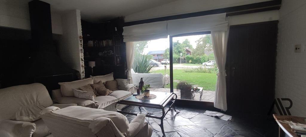 Casa en venta de 4 dormitorios c/ cochera en Jardin Pinares