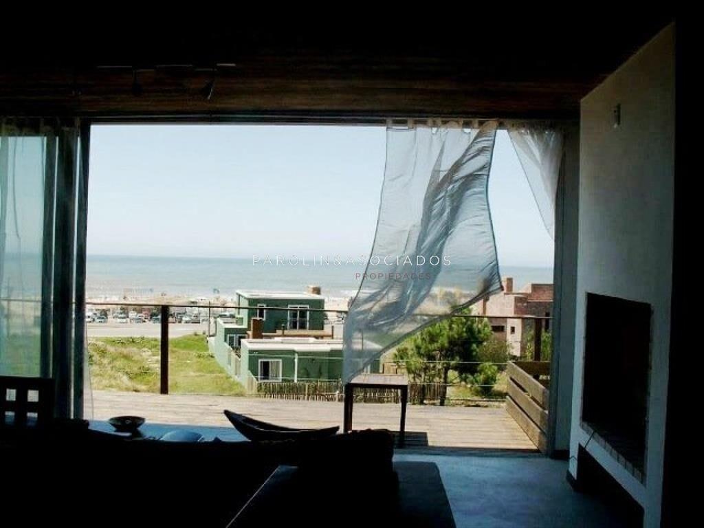 VENTA DE CASA DE 3 DORMITORIOS EN MONTOYA PUNTA