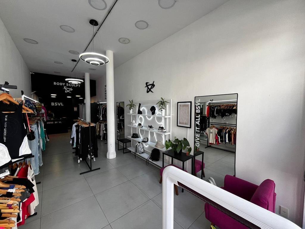 Local , 18 de julio y Vazquez, 200 m2 , 9 mts de frente ,ac