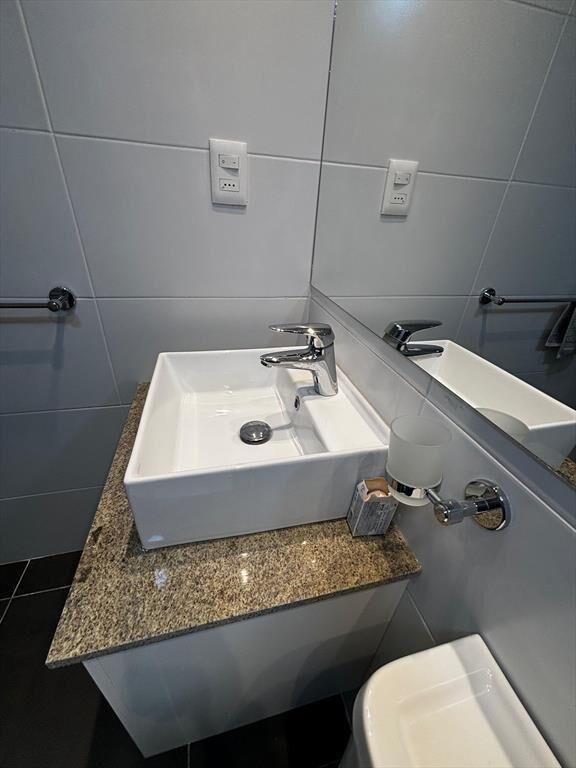 Venta de apartamento amoblado con renta en Pocitos