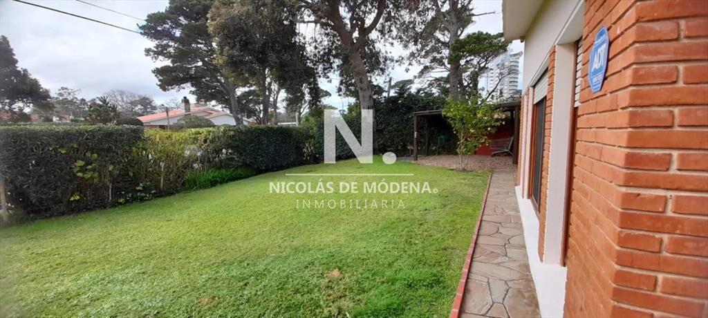 Vende Casa de 3 dormitorios y barbacoa a metros