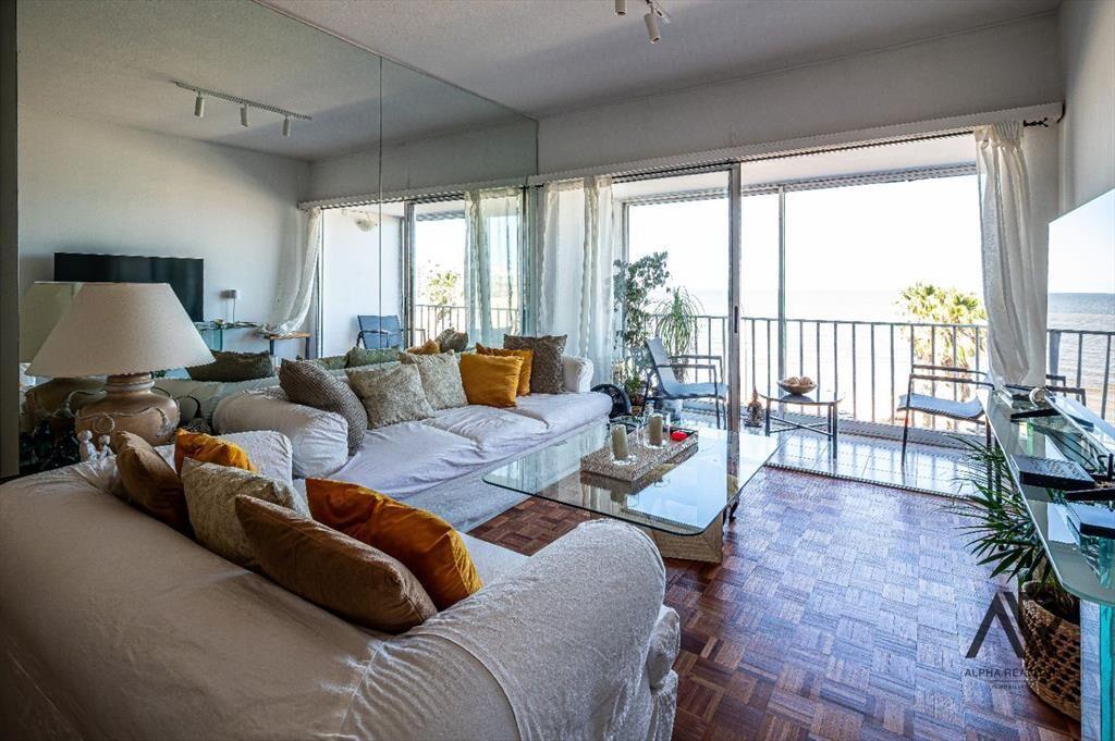Venta Apartamento 3 dormitorios 3 baños c/cochera y serv...