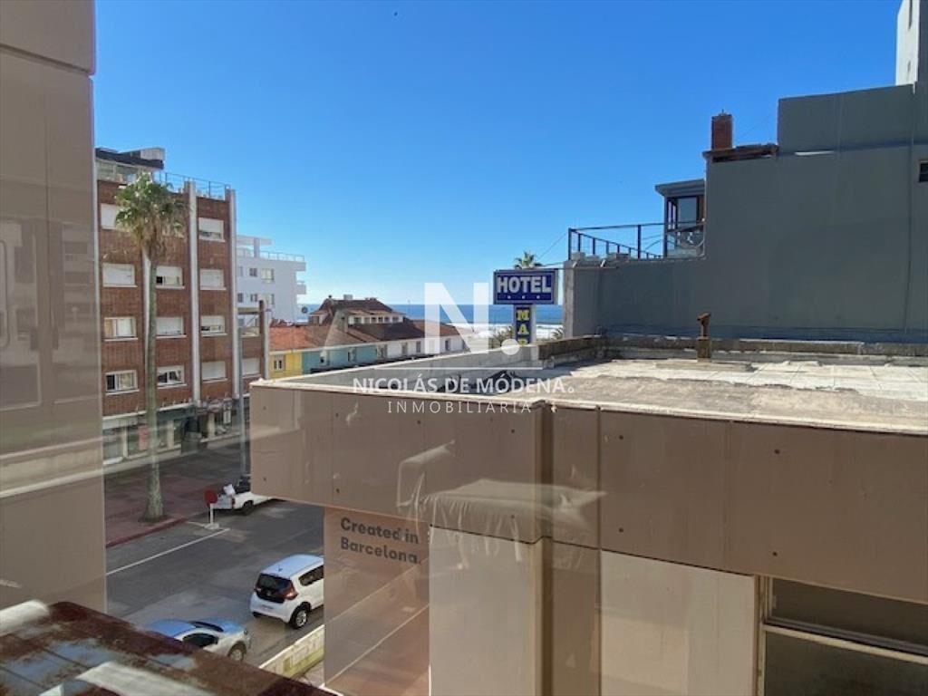 En venta apartamento de 2 dormitorios en Punta