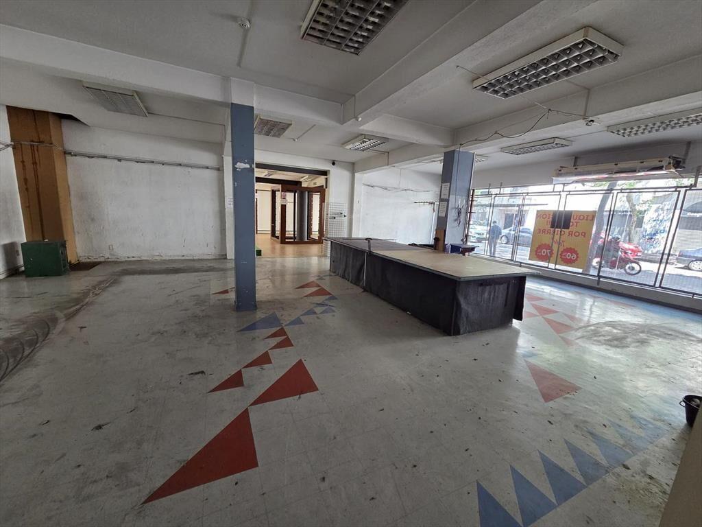 Gral Flores y Domingo Aramburu, gran esquina, 1250 m2, fren