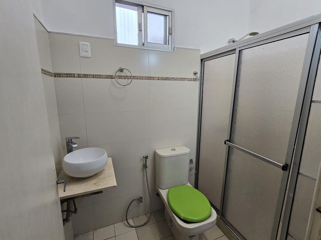Casa en PB, sobre Pena, con patio, azotea y parrillero!
