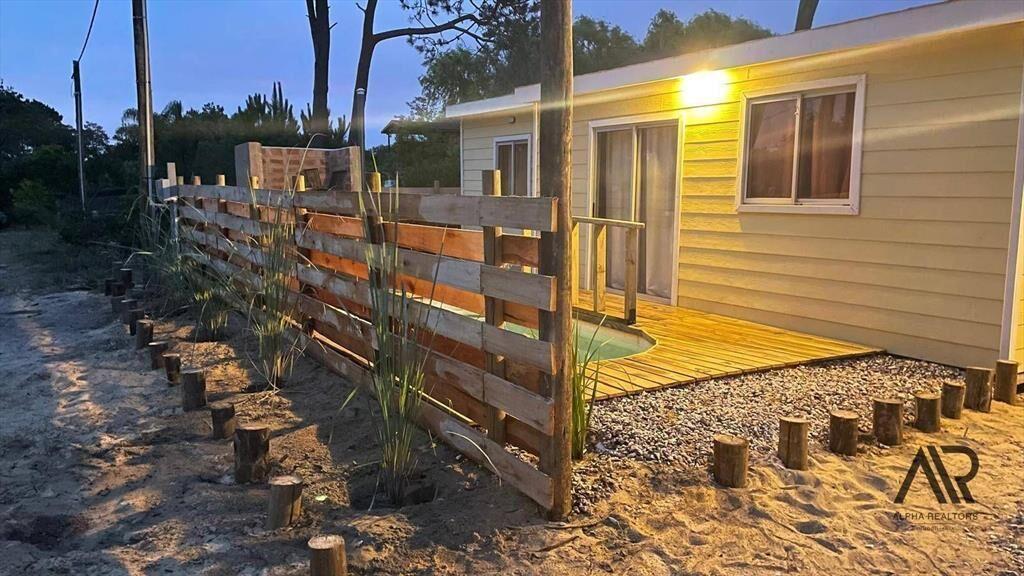 Complejo de 3 casas con piscina en venta en Punta del Diablo