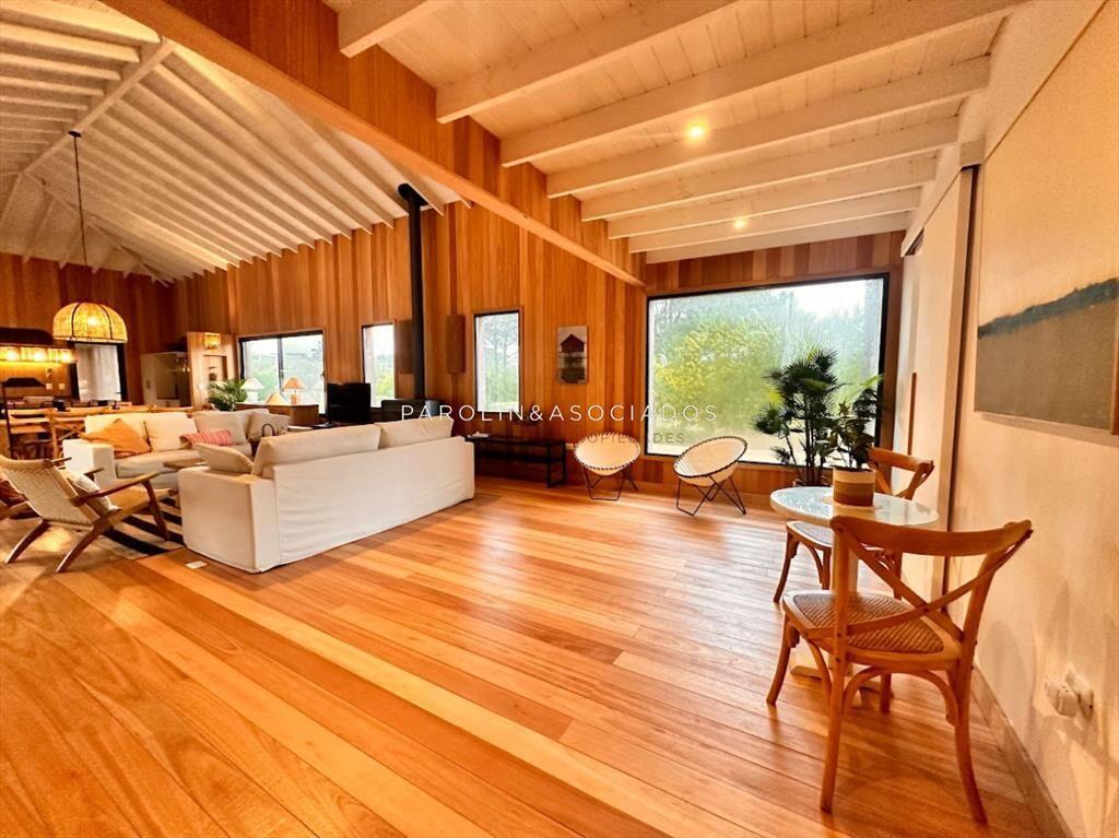 Casa en Venta de 4 Dormitorios en Laguna