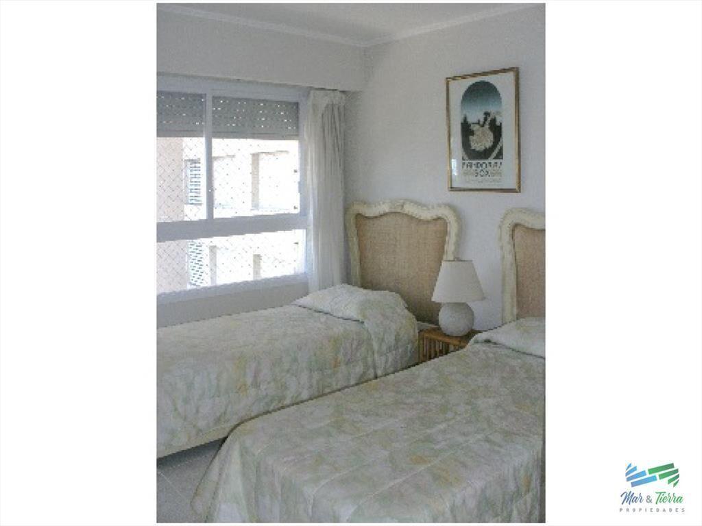 Apartamento de 3 dormitorios con vista al mar del