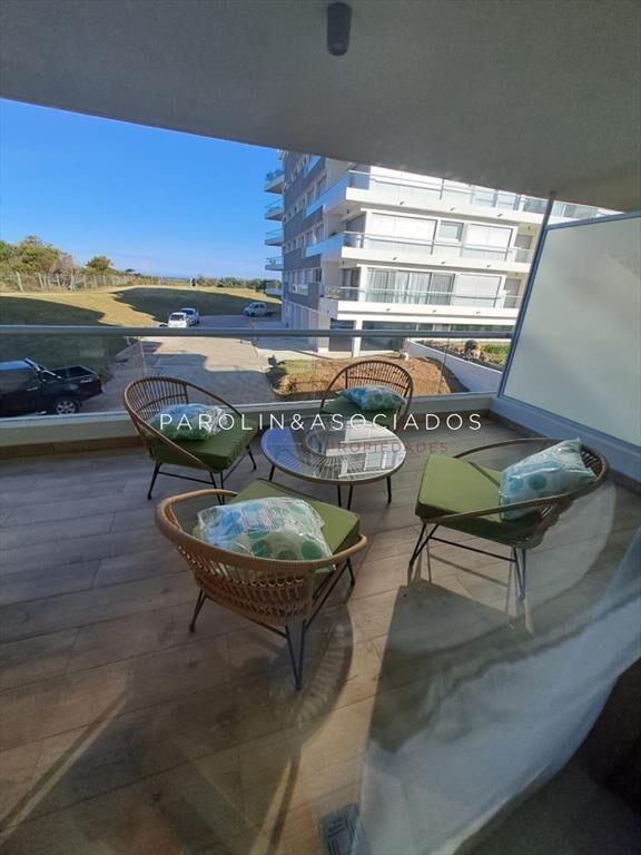 Apartamento en venta de 2 dormitorios en edificio