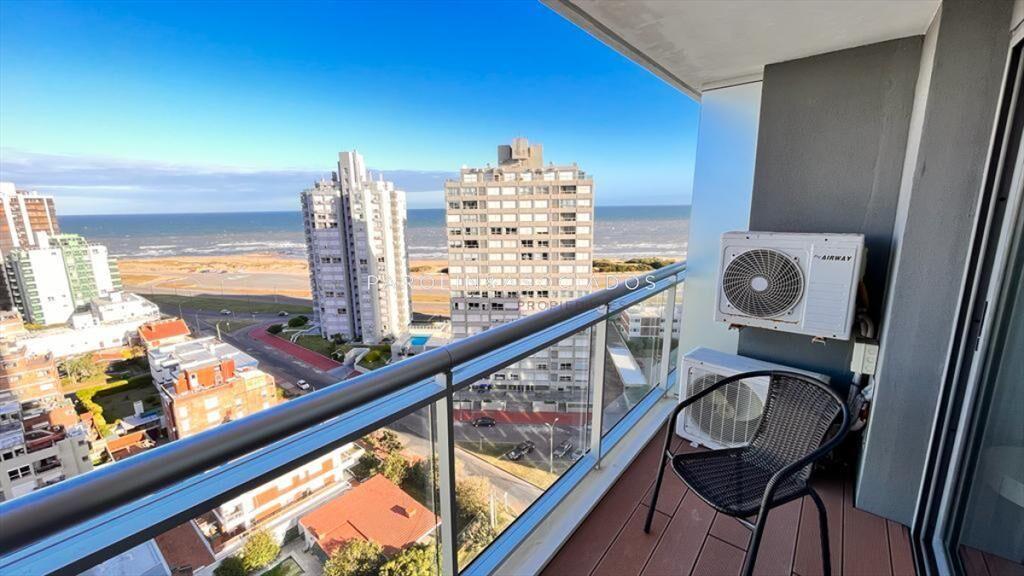 Apartamento en venta en edificio Onix, Punta del