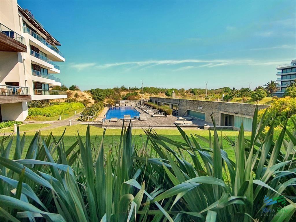 Vendo apartamento de 2 dormitorios y 3 baños.