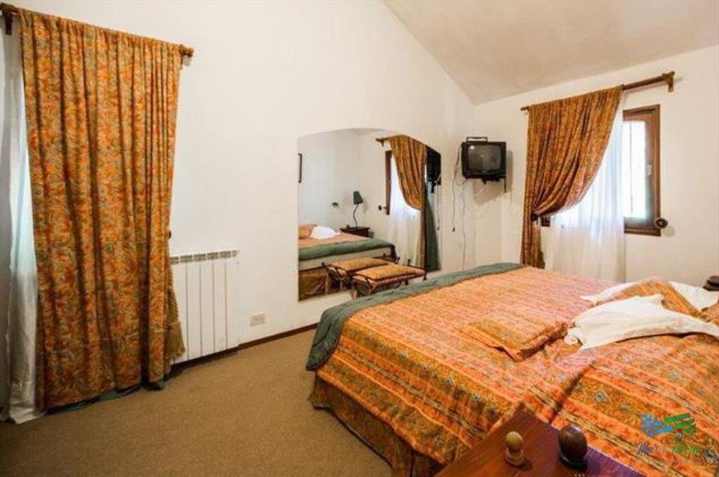 Vendo casa 4 dormitorios, terreno 3.000 m2, piscina, en Bra