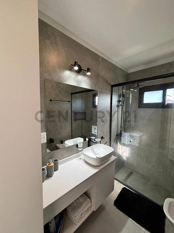 CASA a ESTRENAR PISCINA a metros del mar , 450m2  con ren...