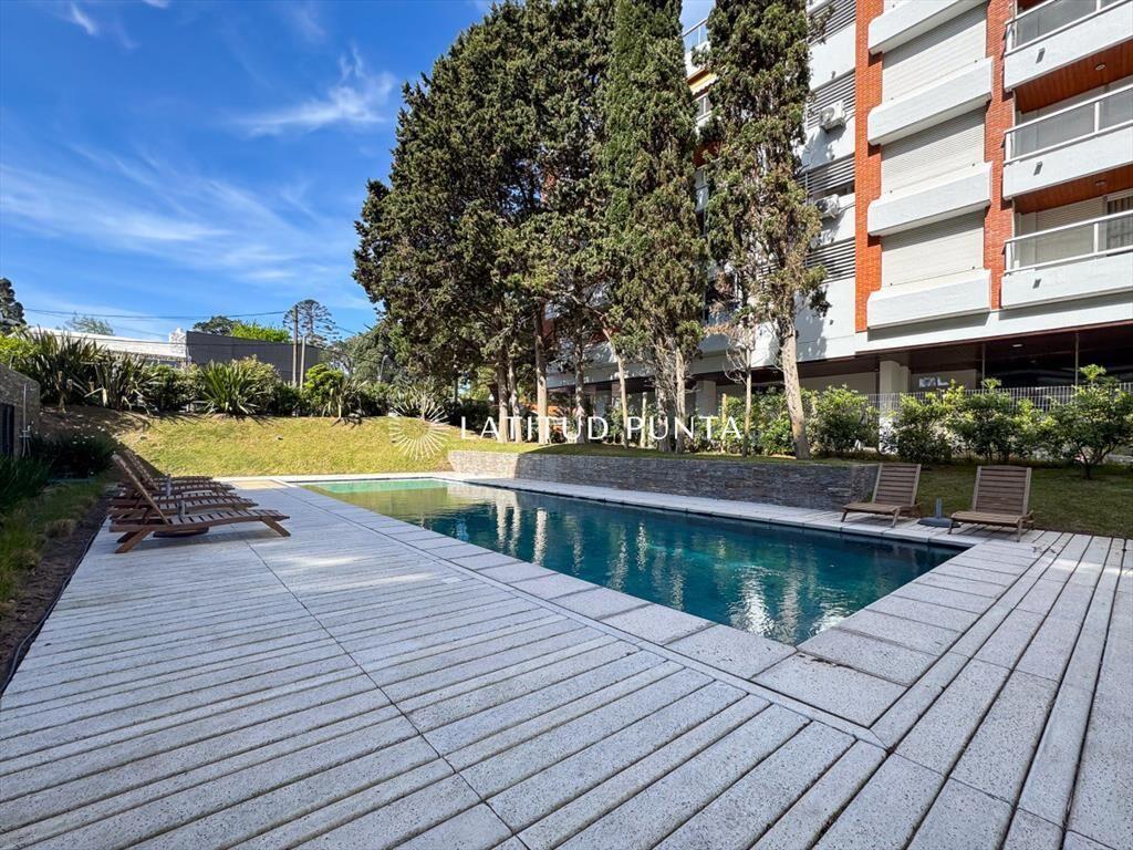 Playa Mansa, primera línea, apartamento de dos dormitorios