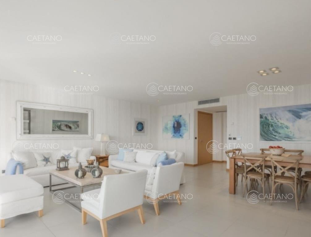 Alquiler espectacular penthouse duplex Punta del