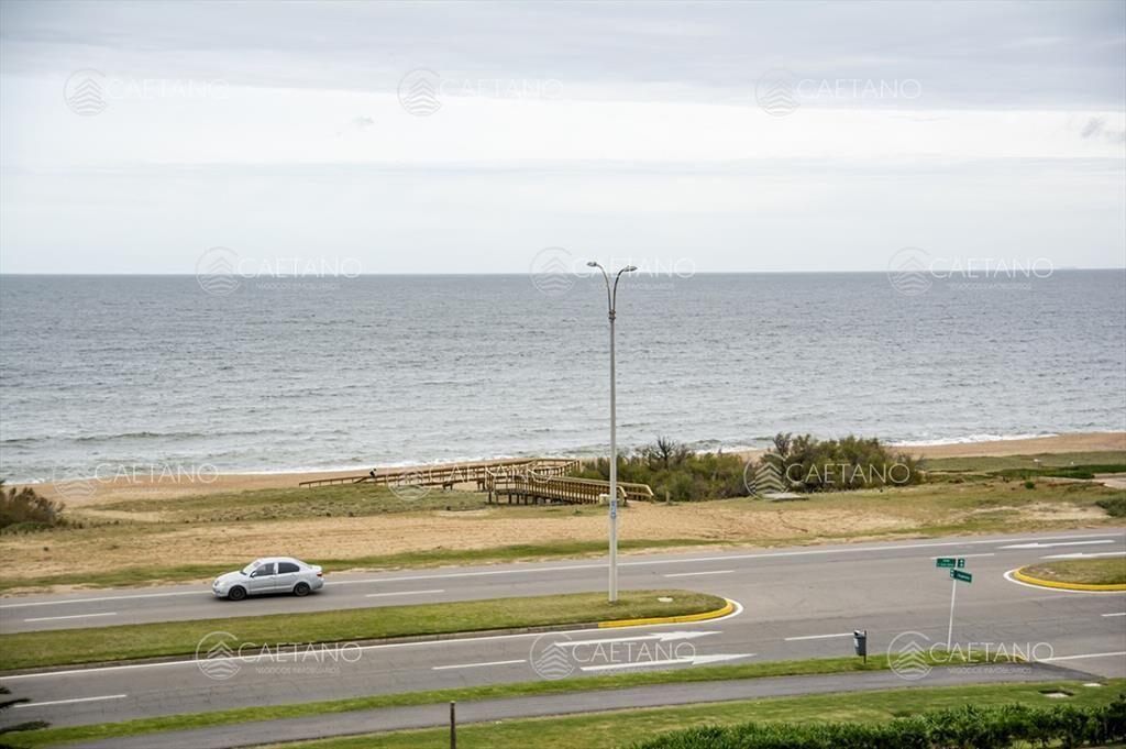Apartamento de 2 dormitorios en Playa Mansa , Punta del est