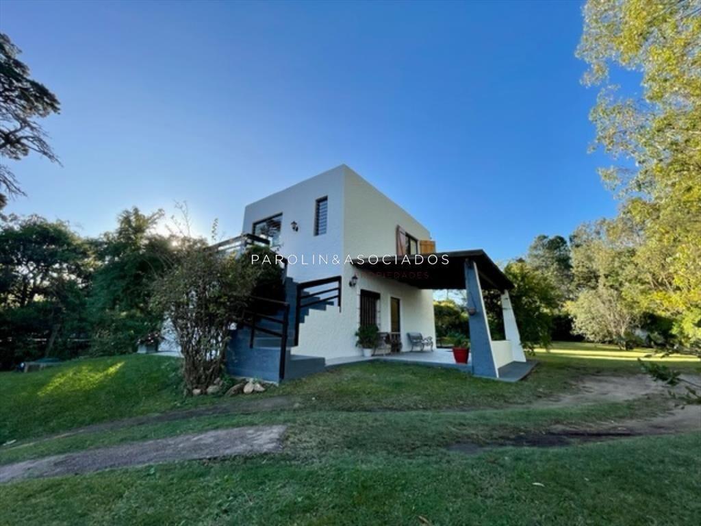 Casa En Venta De 2 Dormitorios En Pinares. Ideal para todo