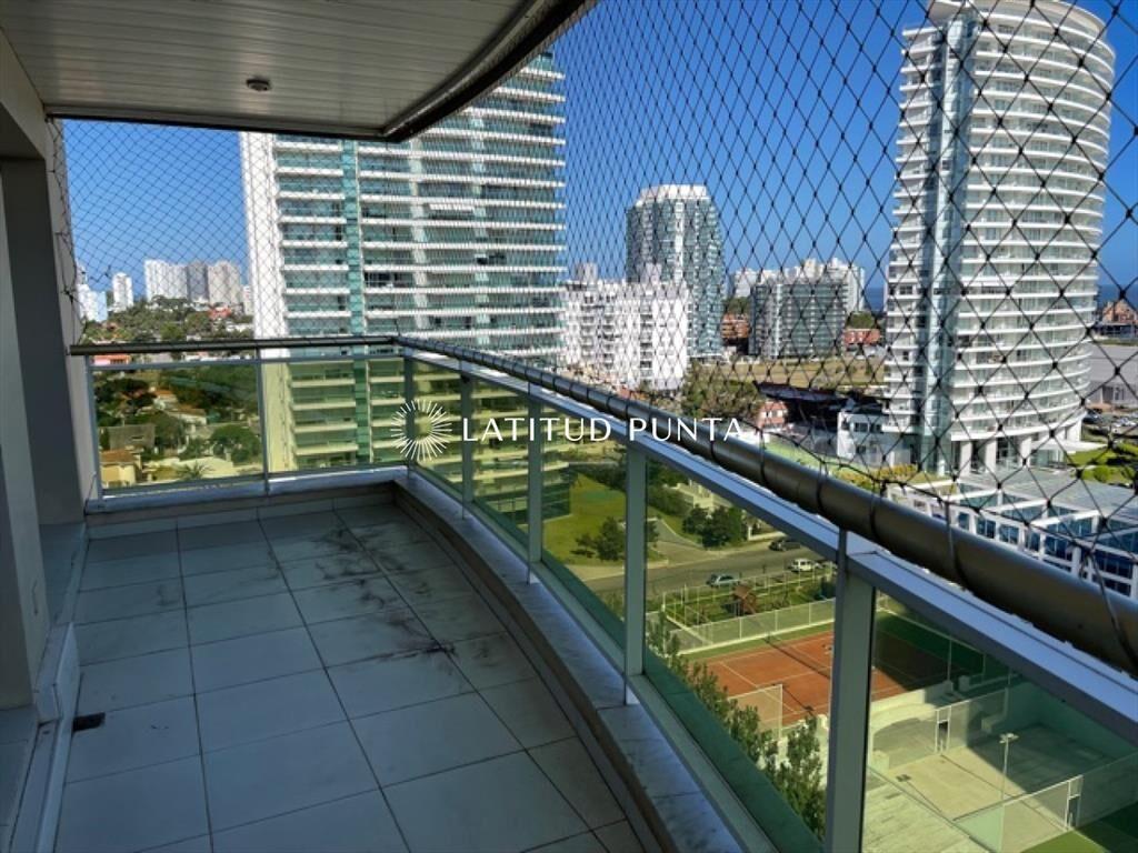 Apartamento de 3 dormitorios en Coral Tower