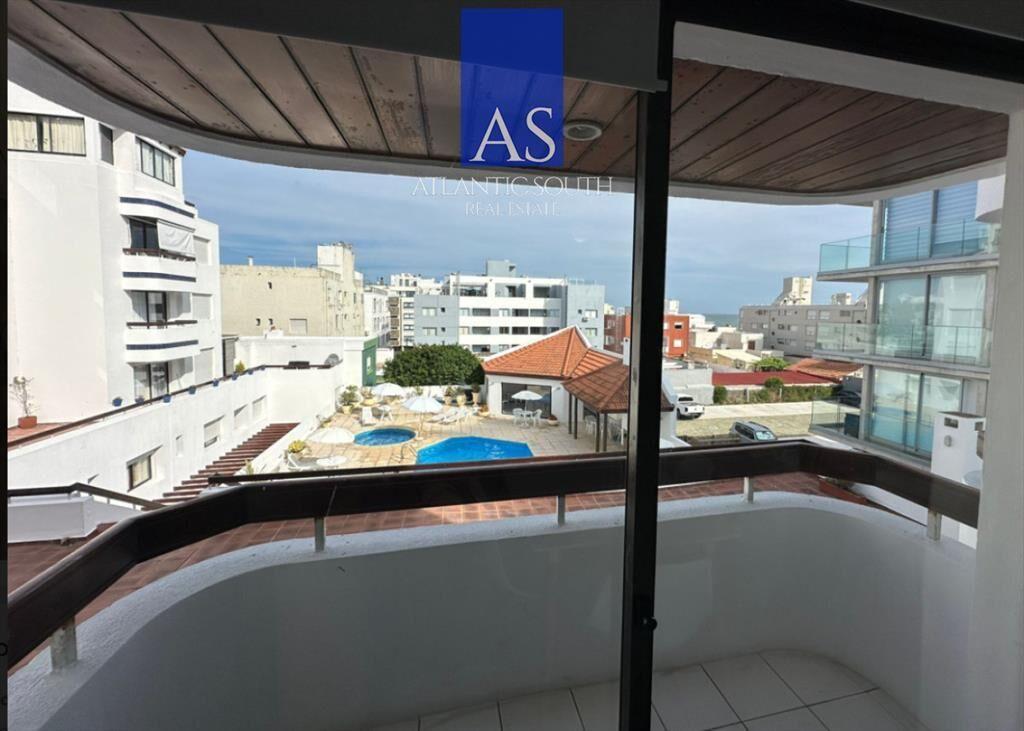 Apartamento de 1 dormitorio con vista al mar en