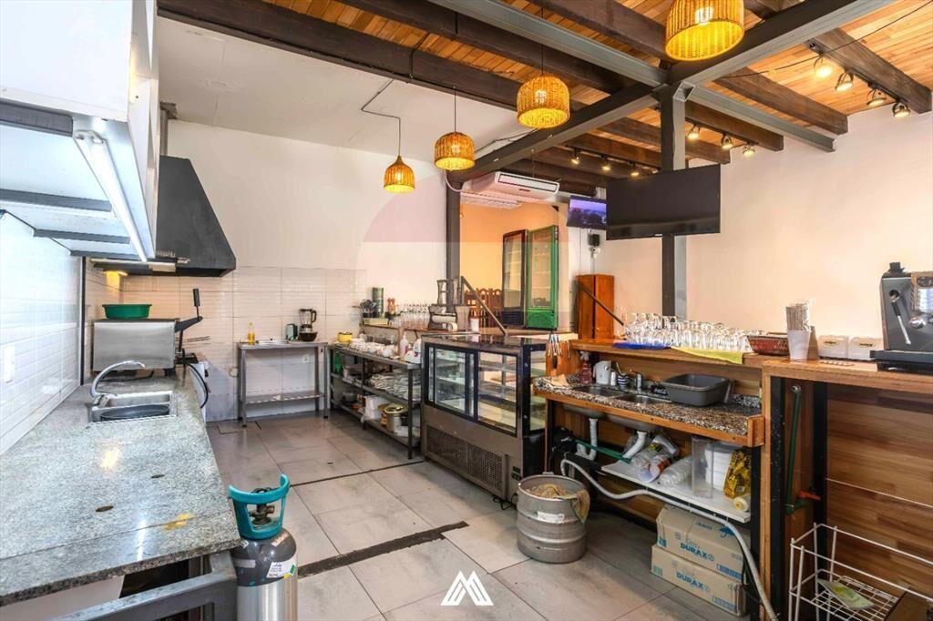 VENTA LOCAL COMERCIAL FRENTE MERCADO DEL PUERTO