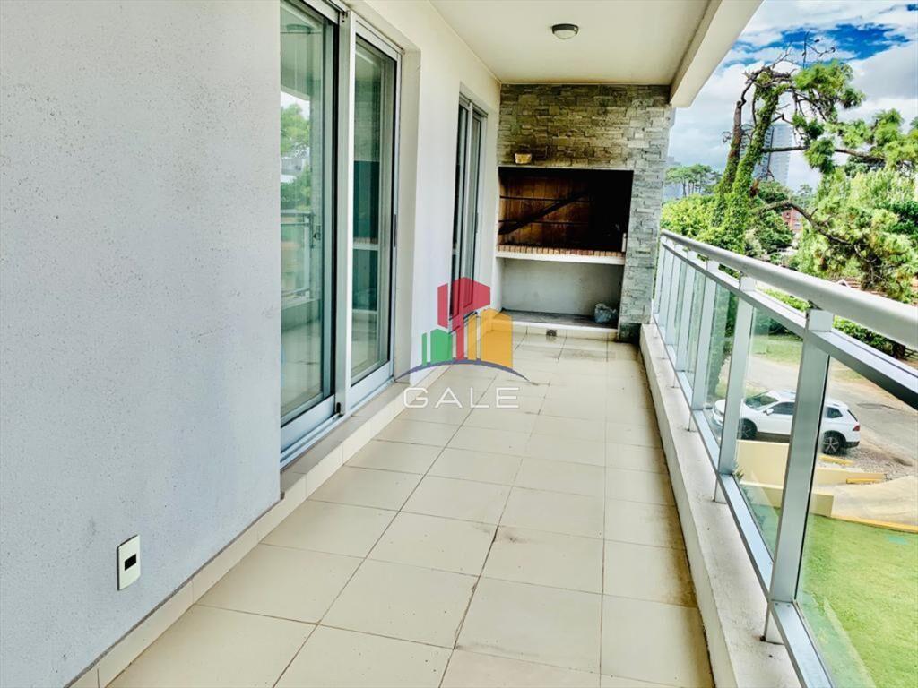 apartamento en zona de Aidy Grill, con parrillero propio