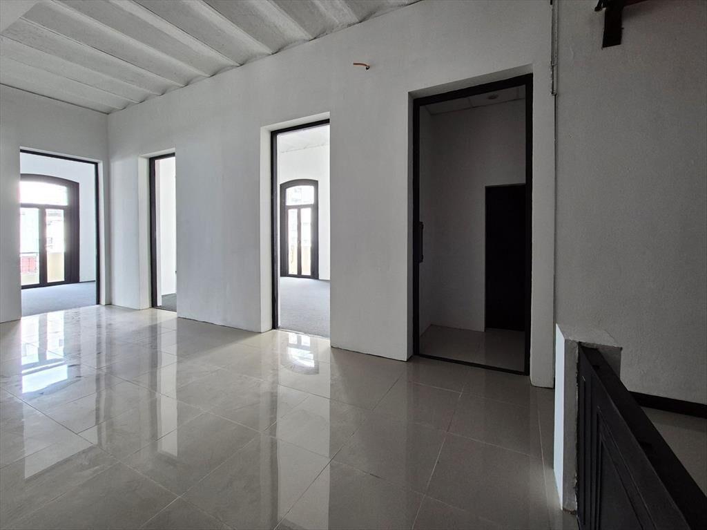 ALQUILER - OFICINAS - CENTRO - EDIFICIO de TRES PISOS -