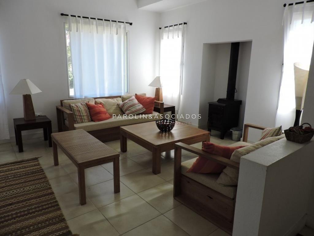 CASA DE 3 DORMITORIOS EN LA BARRA, PUNTA DEL ESTE