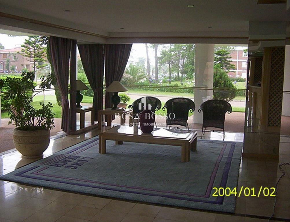 Apartamento en Brava, 2 dormitorios *