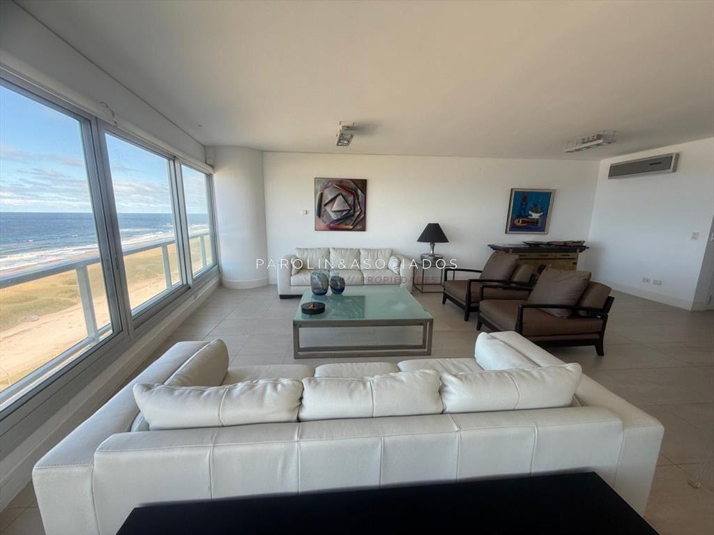 Apartamento en venta de 3 dormitorios en edificio