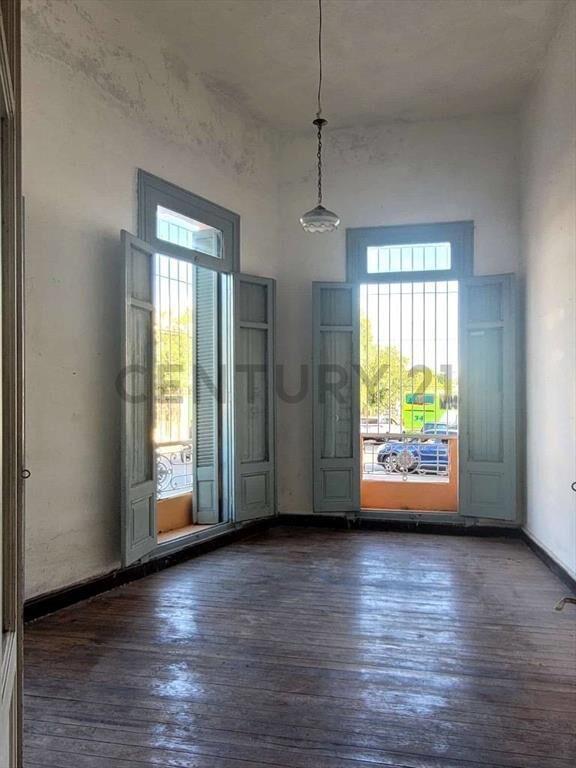 Casa 100m2, 3 dormitorios y altillo, sobre Av en Reducto,...