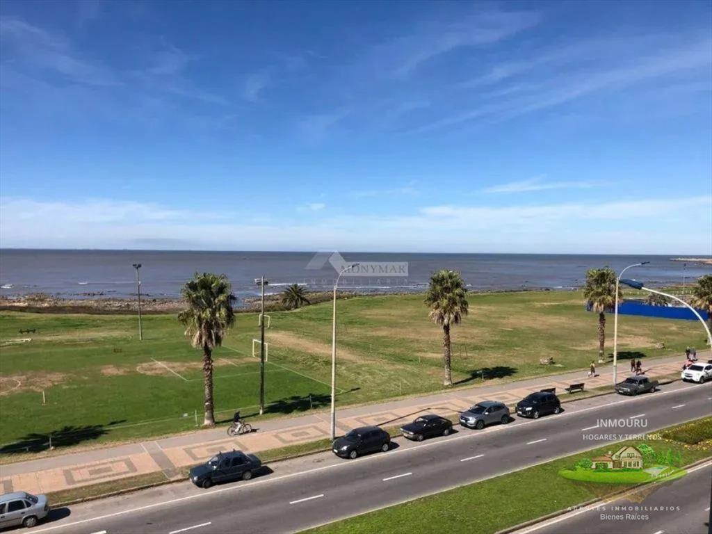 Apartamento en Venta de 5 Dormitorios en Rambla de Punta Ca