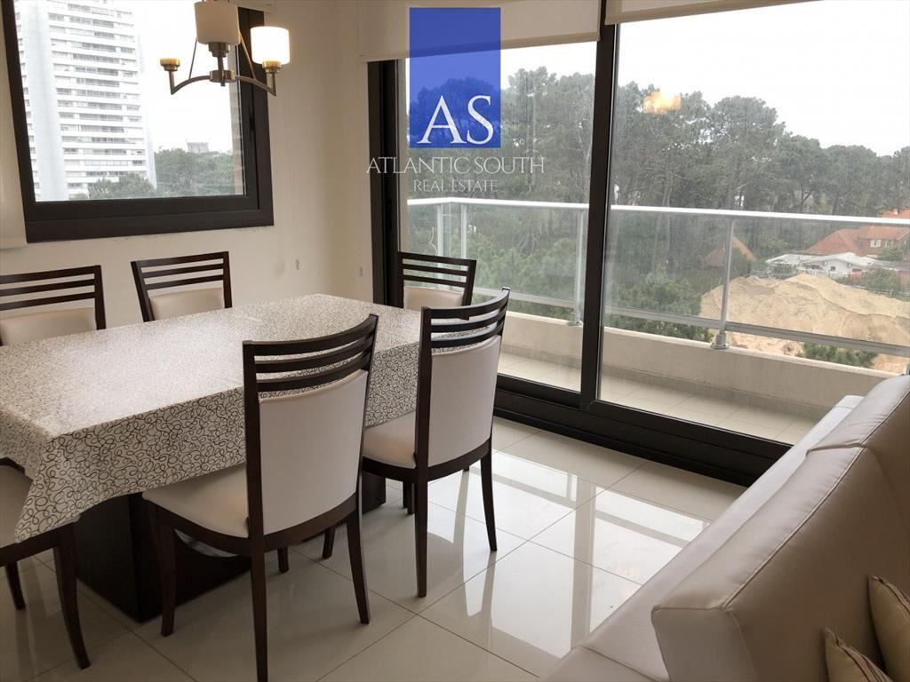Apartamento de 3 dormitorios con servicios Punta