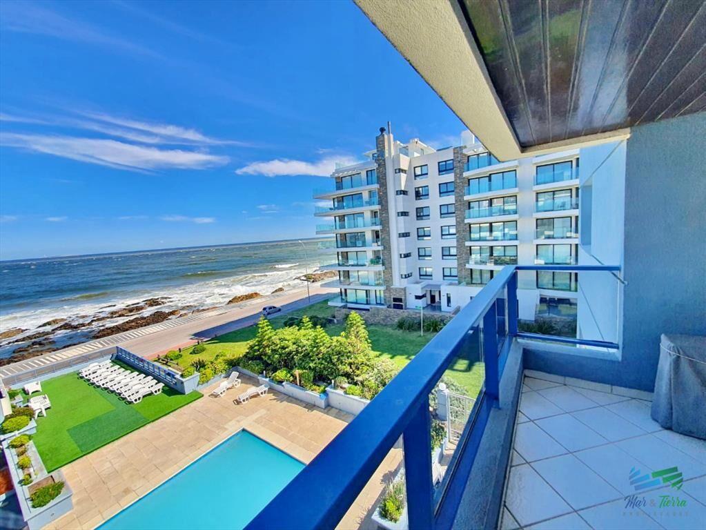 DEPARTAMENTO FRENTE AL MAR CON TRES DORMITORIOS,