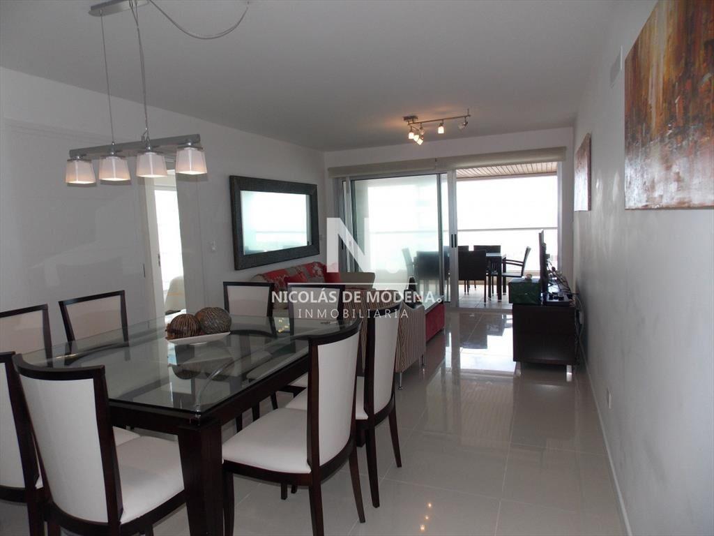 Vende apartamento a metros del mar en Brava Punta